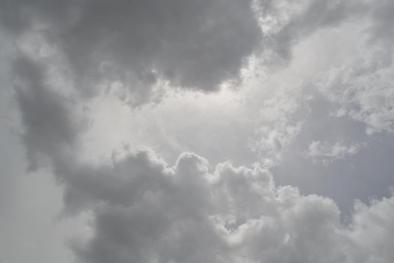 I Feel Smothered by My Partner: Signs to Look For and Solutions to Regain Space
