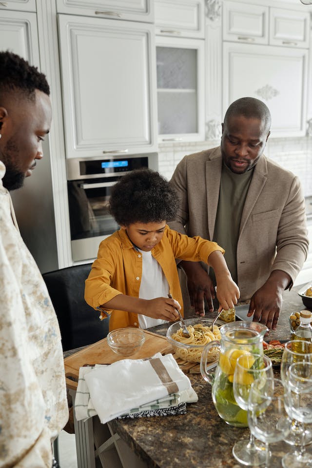 williamsburg therapy group gay men with their son cooking
