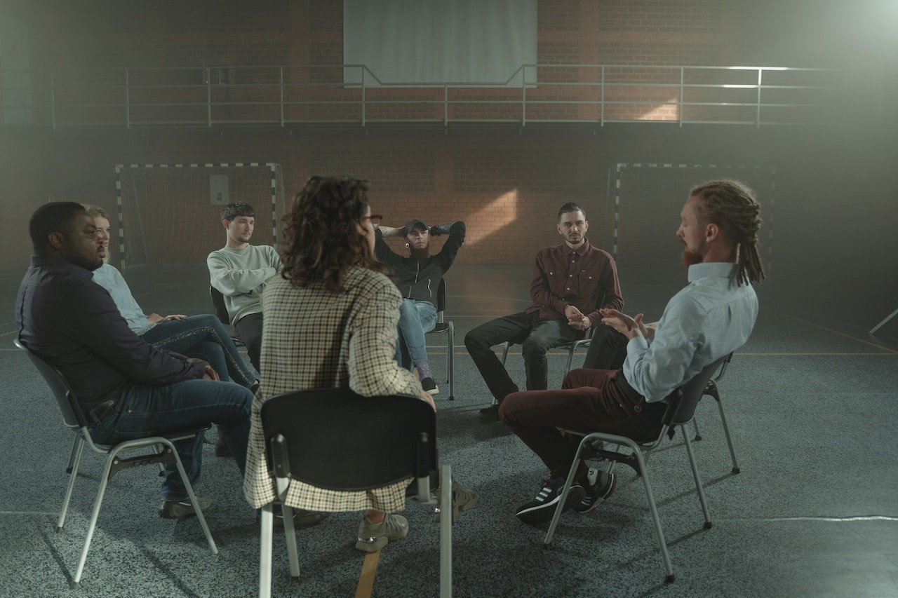 Williamsburg Therapy Group image of people talking in group therapy
